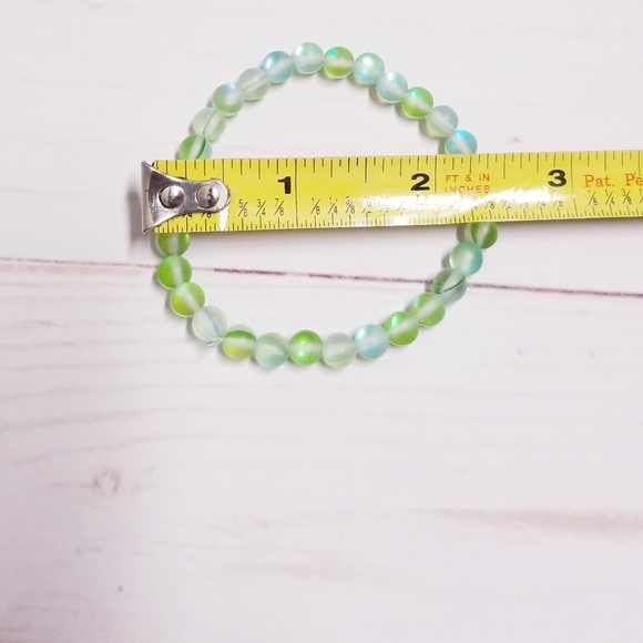 BTQ Green Frosted Beaded Mermaid Glass Bracelet - Picture 3 of 3